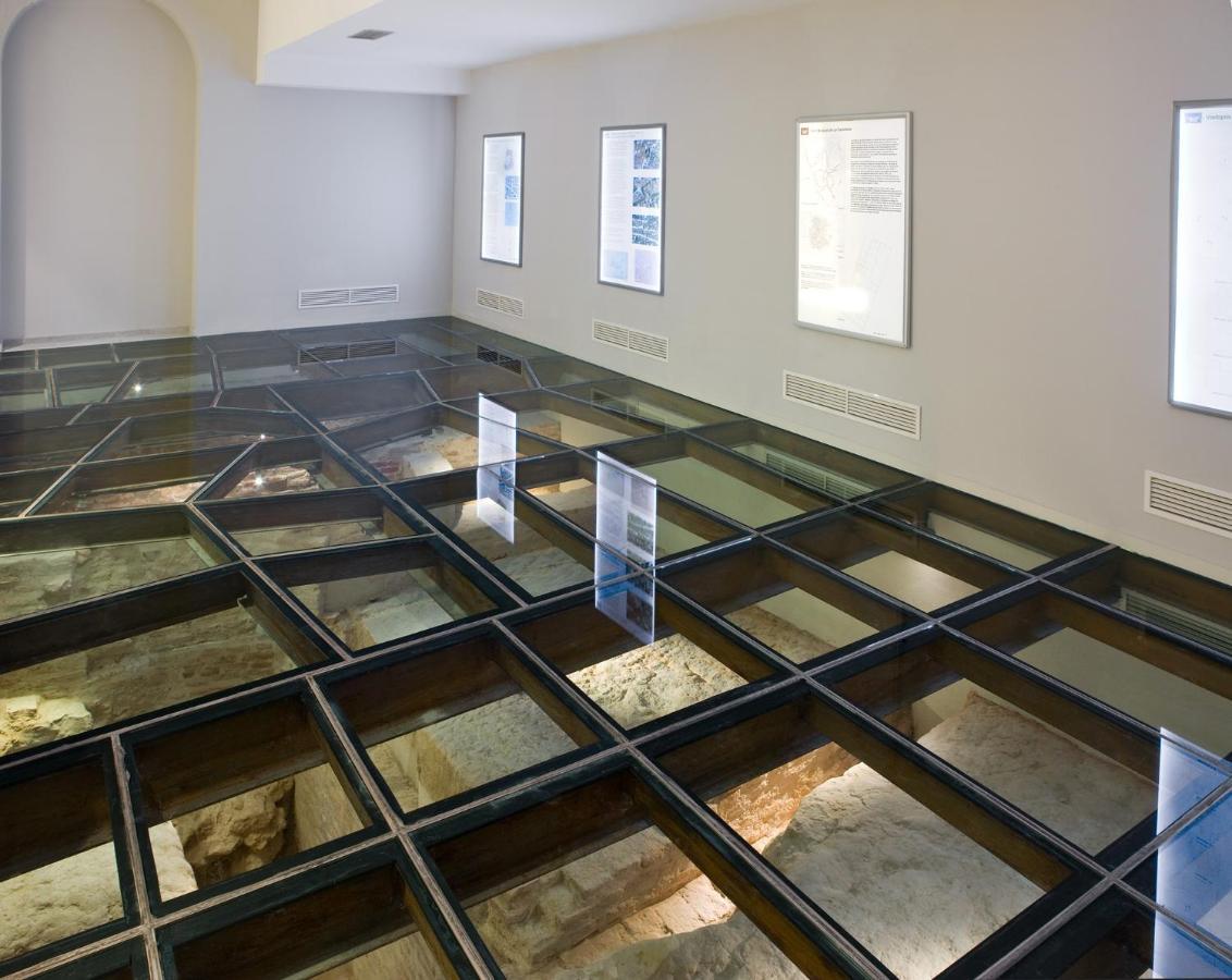 Nh Collection Madrid Palacio De Tepa Exteriör bild The floor of the museum