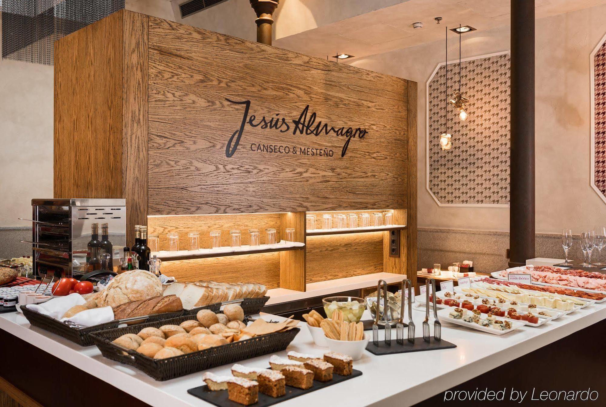 Nh Collection Madrid Palacio De Tepa Exteriör bild A typical display at a bakery