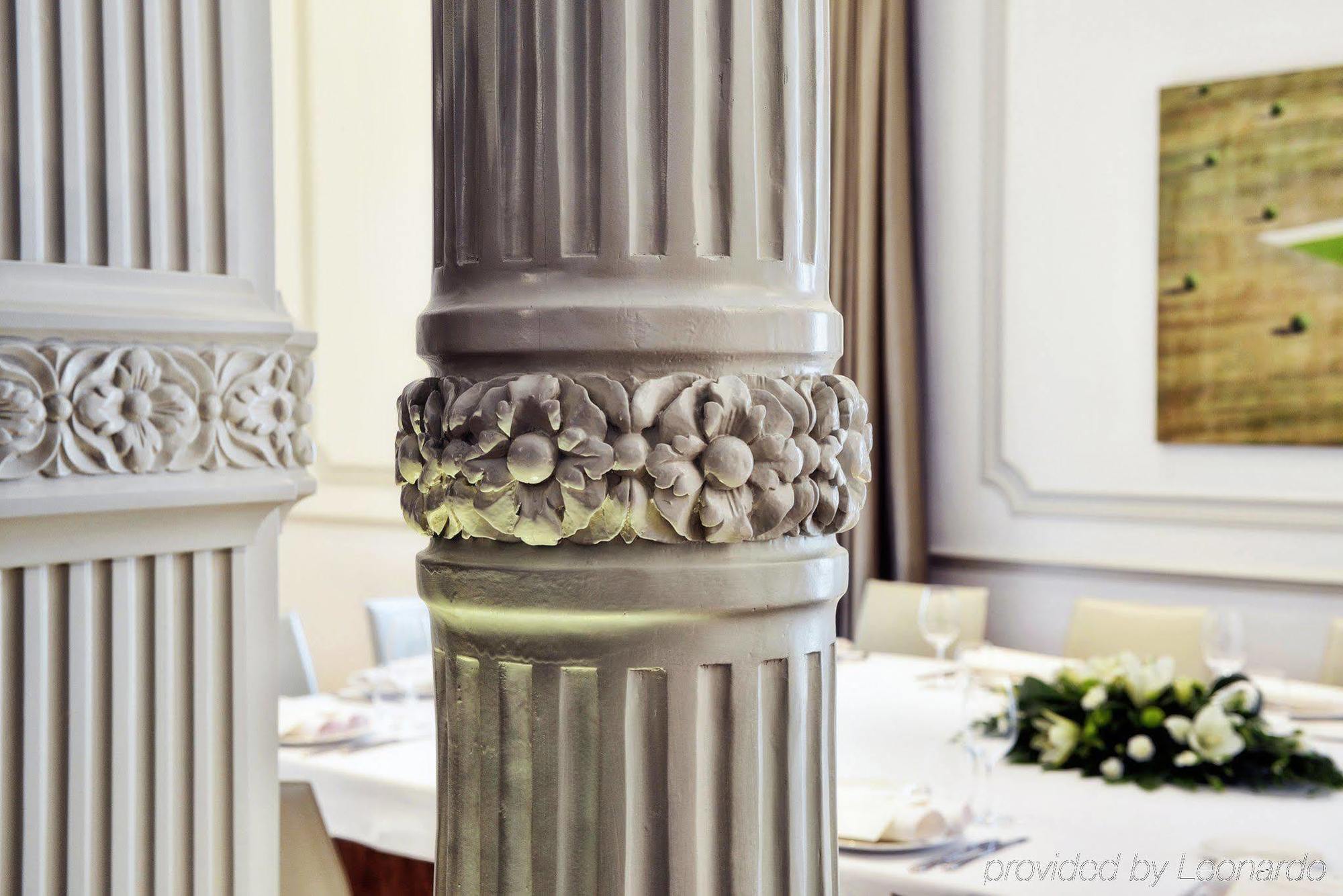 Nh Collection Madrid Palacio De Tepa Exteriör bild A column with a capital