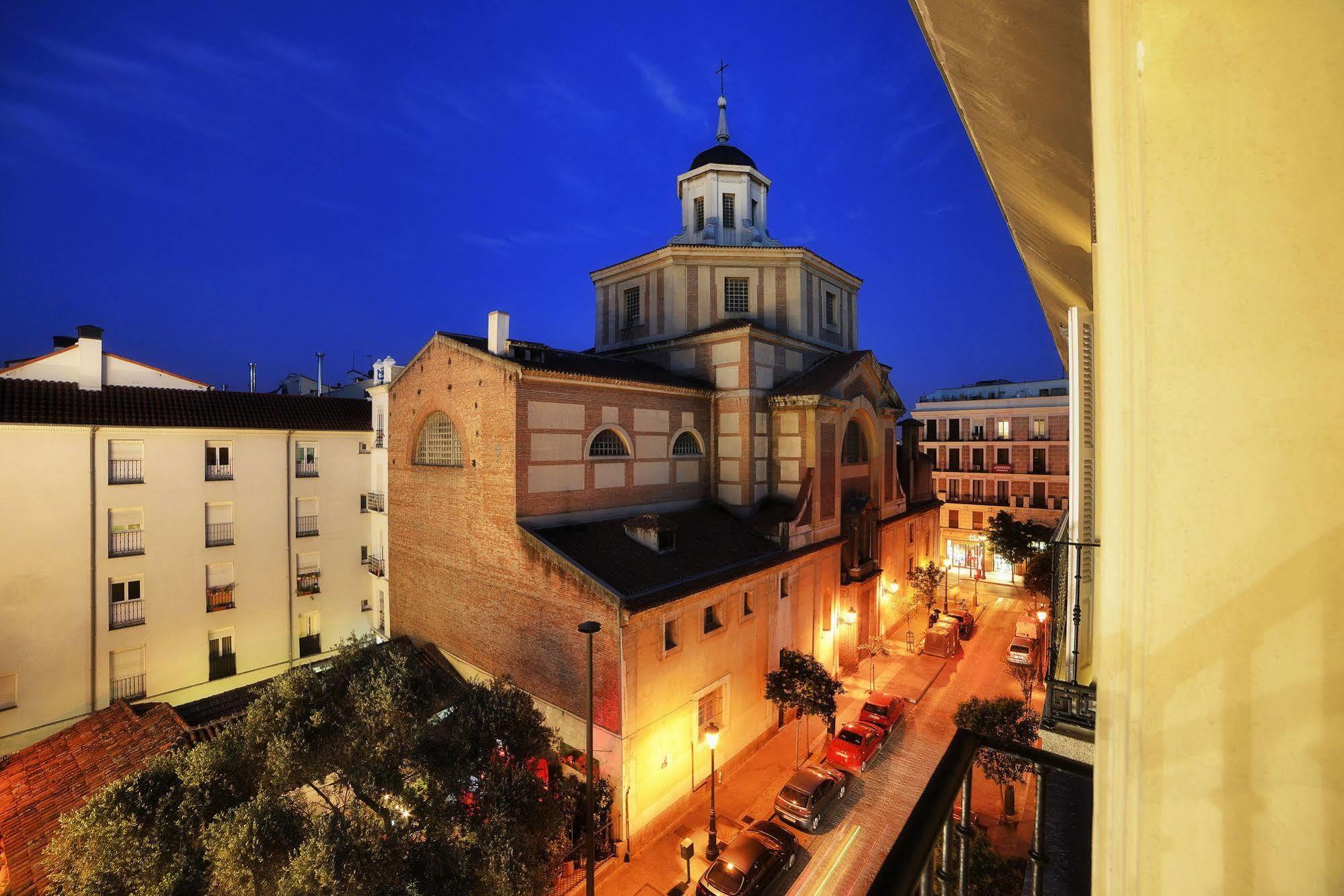 Nh Collection Madrid Palacio De Tepa Exteriör bild The church of San Lorenzo