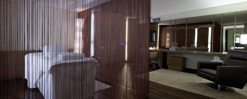 Nh Collection Madrid Palacio De Tepa Exteriör bild A room divider