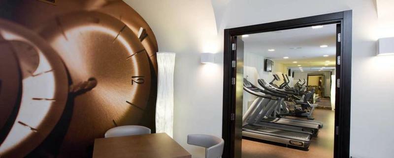 Nh Collection Madrid Palacio De Tepa Exteriör bild The gym at the hotel